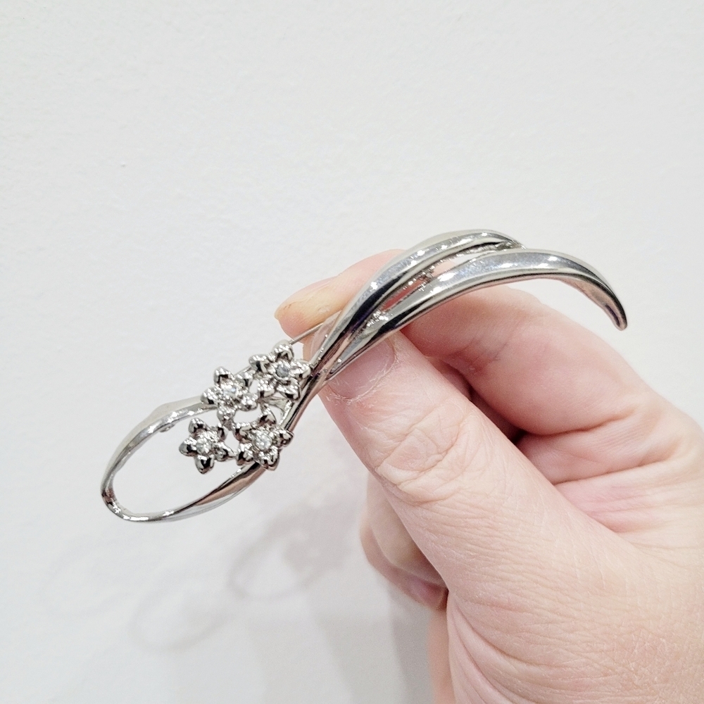 Brand New Vintage Silver Tone Flower Brooch Pin
